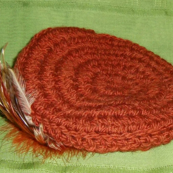 NEW Woman's Xeino Handmade Beanie with Feather Acc - Picture 1 of 7